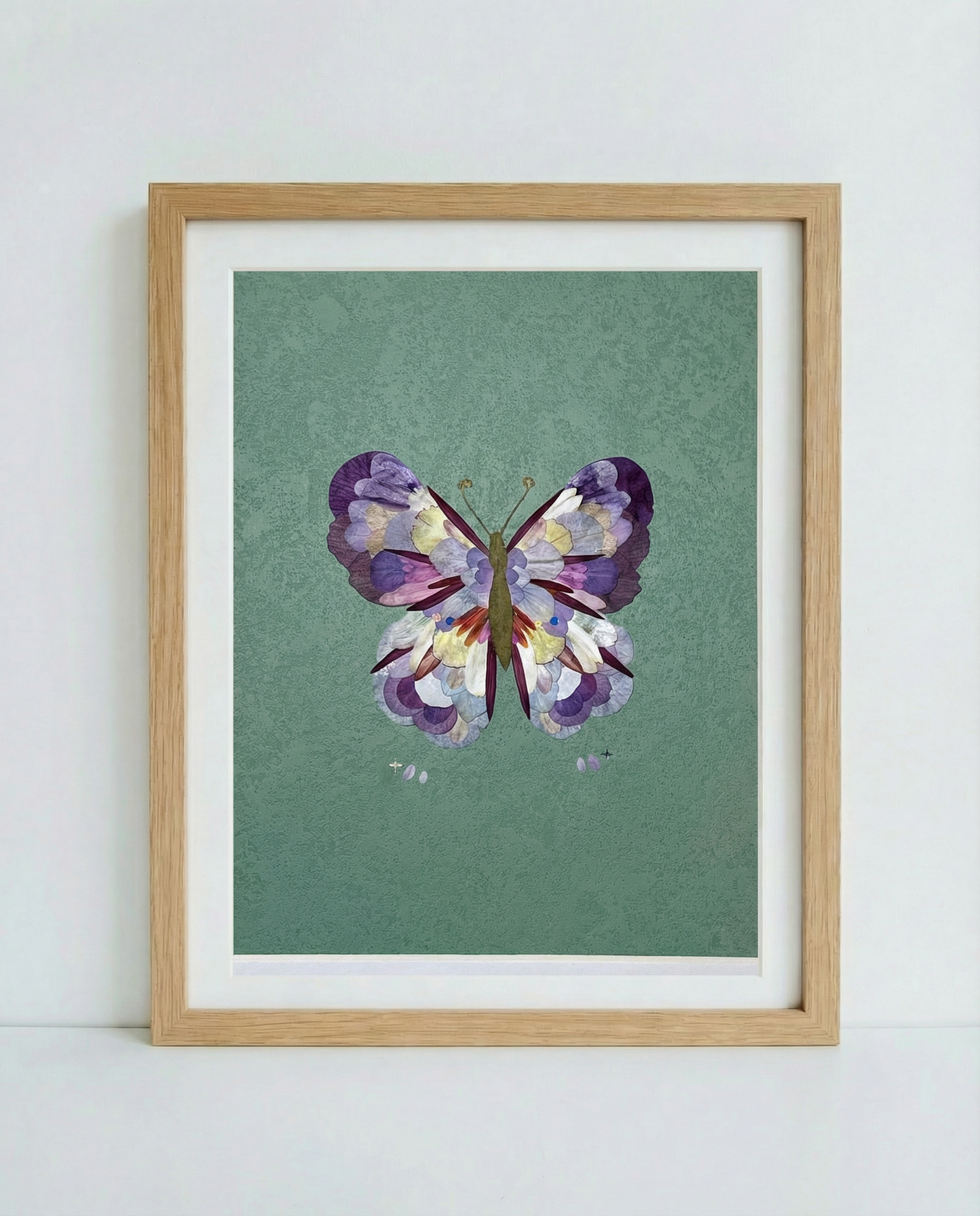Kunstwerk aus echten Blütenblättern – Schmetterling