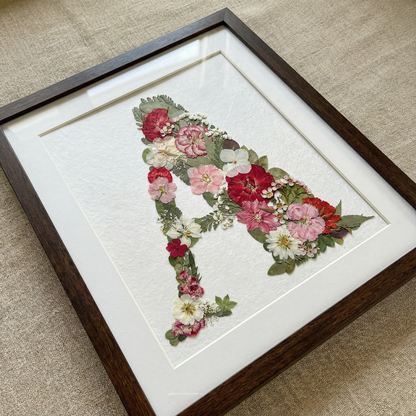 Personalisiertes Blumenmonogramm