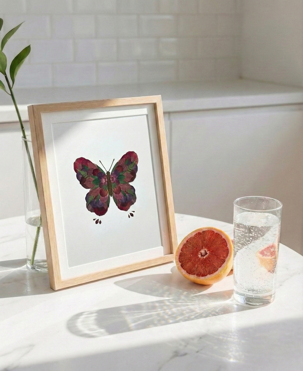 Kunstwerk aus echten Blütenblättern – Schmetterling