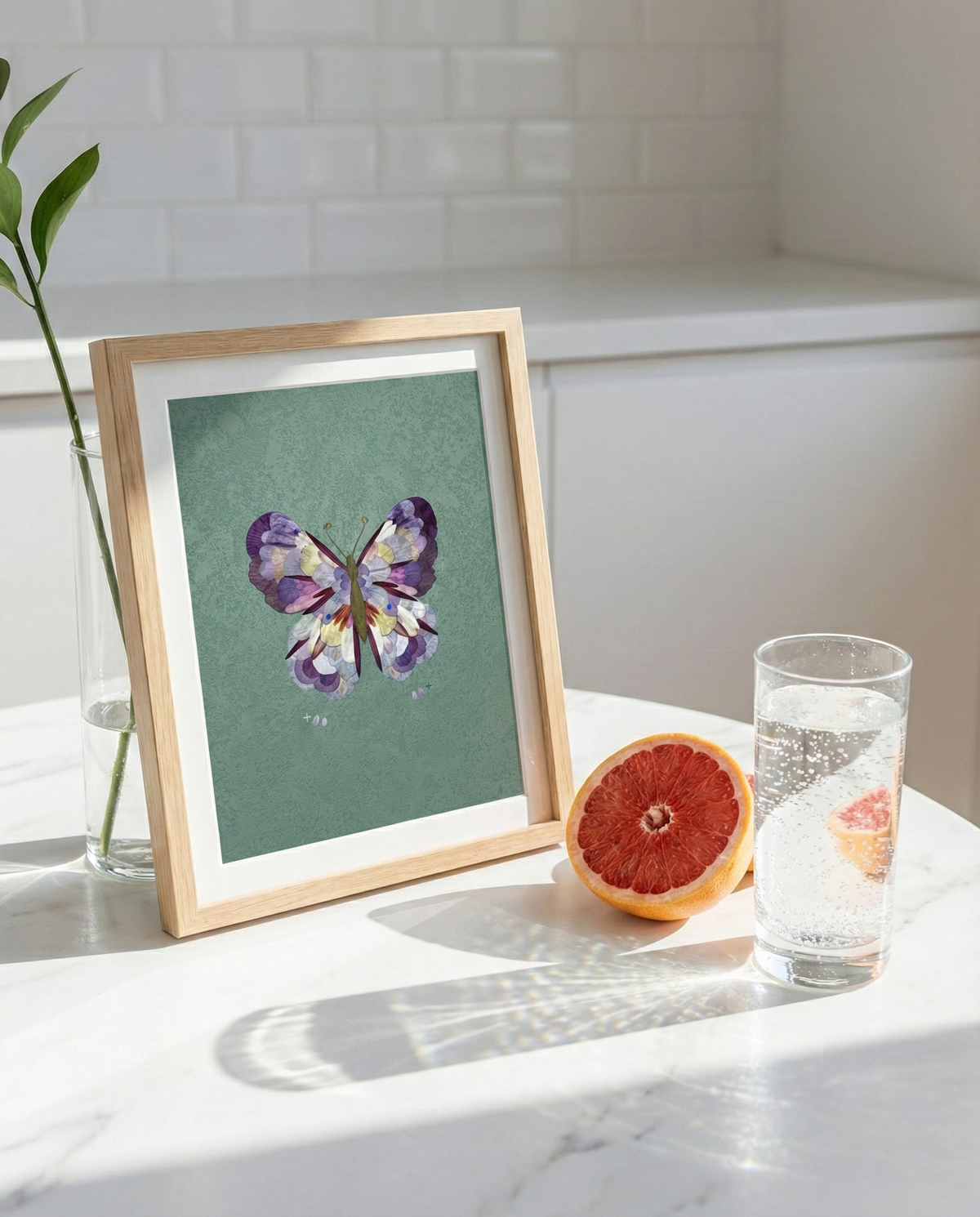 Kunstwerk aus echten Blütenblättern – Schmetterling
