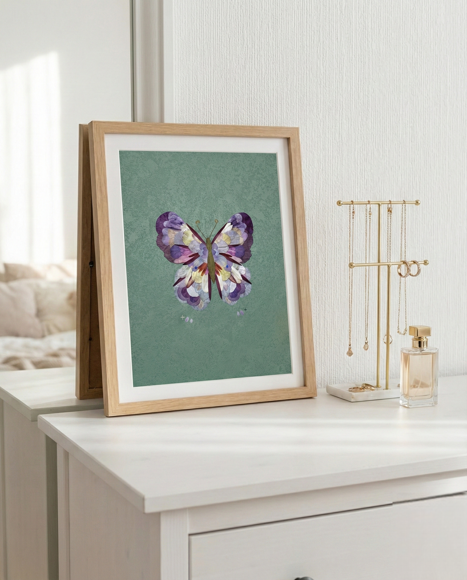 Kunstwerk aus echten Blütenblättern – Schmetterling