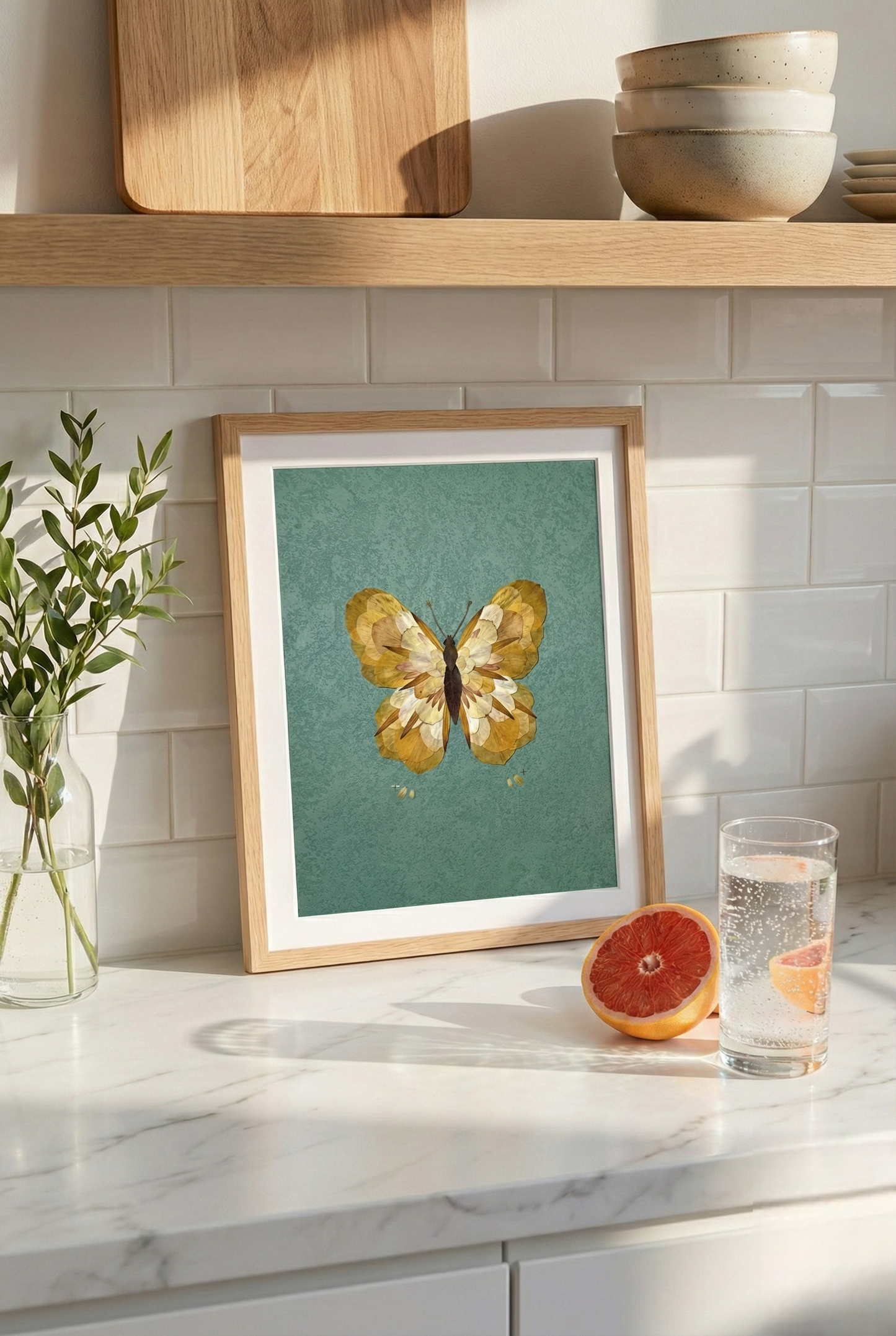Kunstwerk aus echten Blütenblättern – Schmetterling