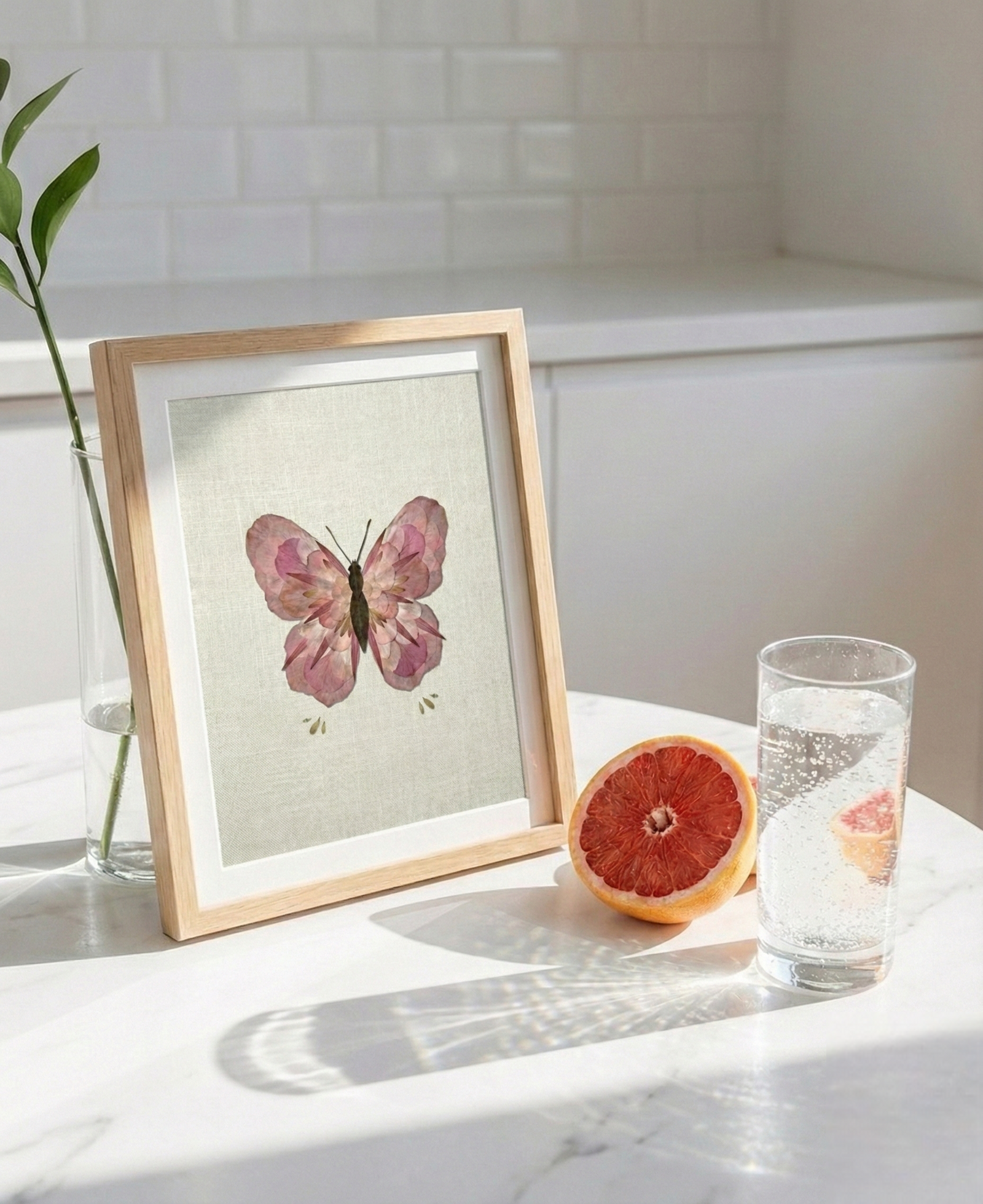 Kunstwerk aus echten Blütenblättern – Schmetterling